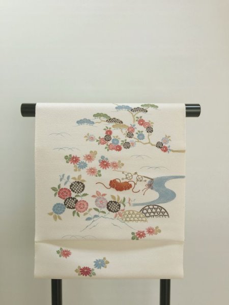 画像3: 金通しアイボリー色地刺繍入り帯＊御所解（未仕立） (3)