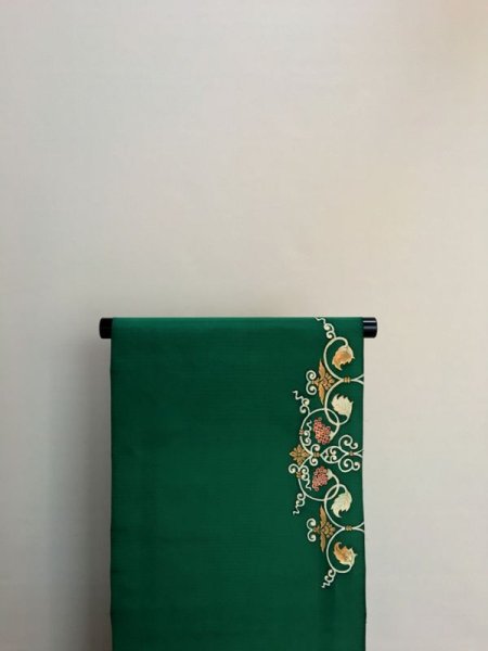 画像2: 新古大島緑色地名古屋帯＊葡萄唐草（未仕立） (2)
