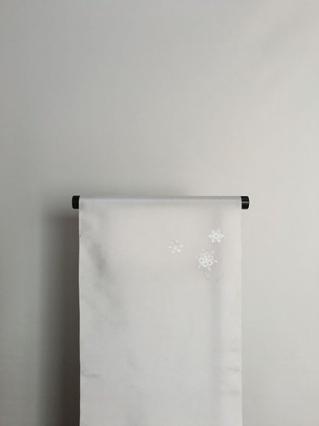 画像2: 新古大島白地名古屋帯＊結晶（未仕立） (2)